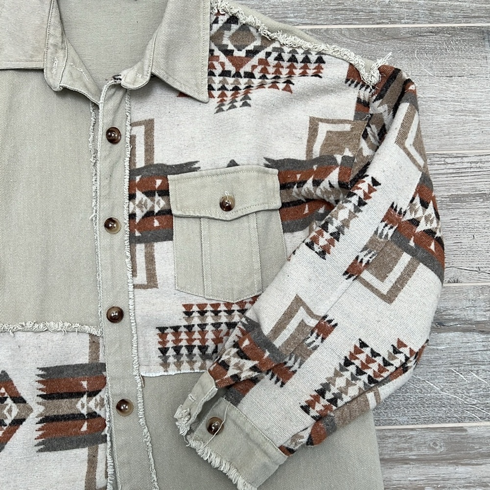 Elleborn Shacket - Picture 2 of 9